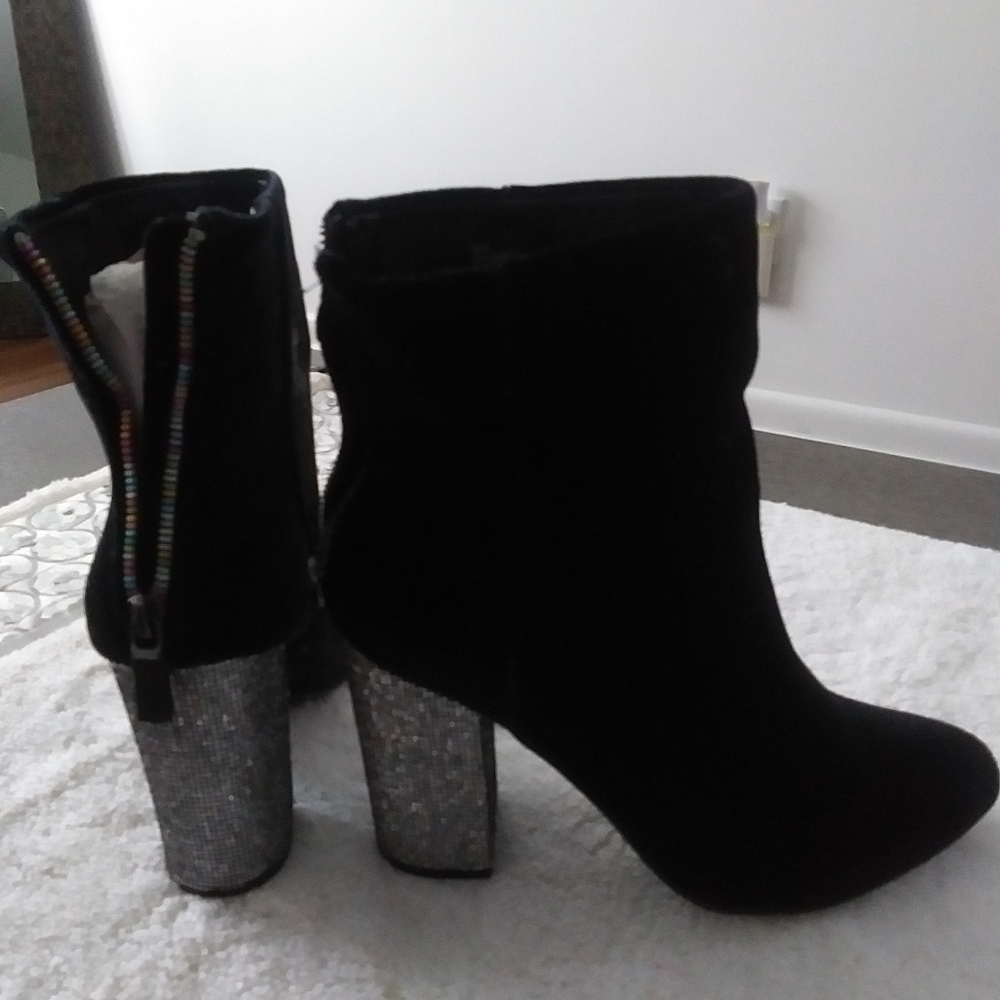 GIGI VELVET ANKLE BOOT